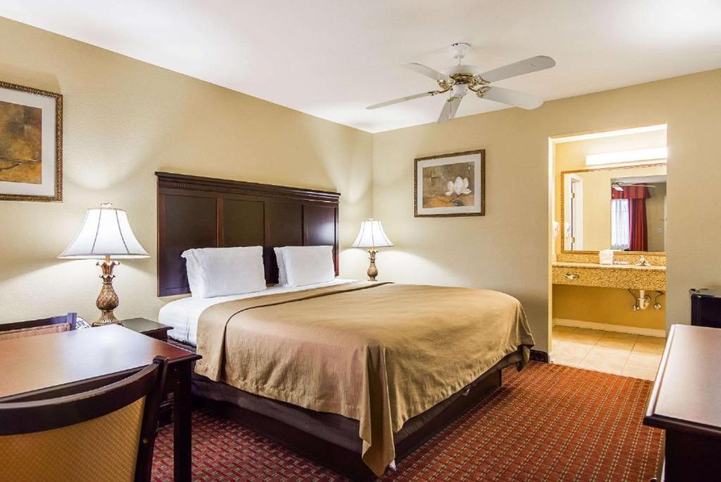 Bryant Inn And Suites