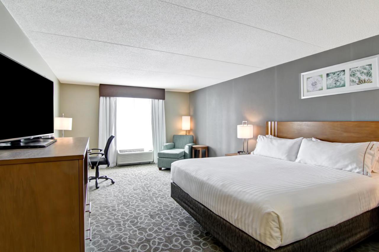 Photo - Holiday Inn Express & Suites Oshawa Downtown   Toronto Area, An Ihg
