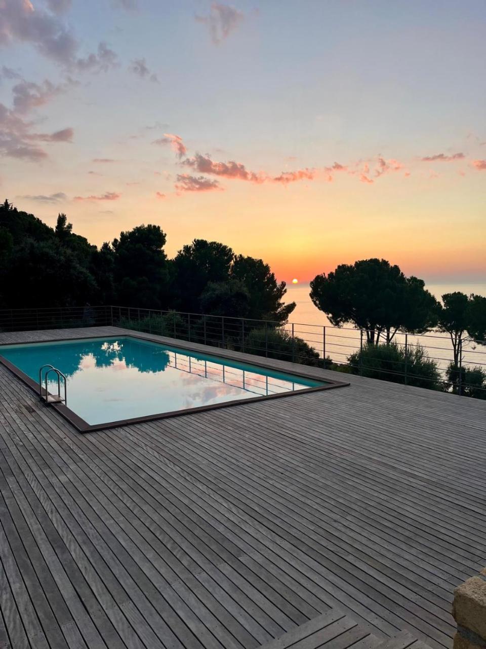 Pini, a Paradise Oasis