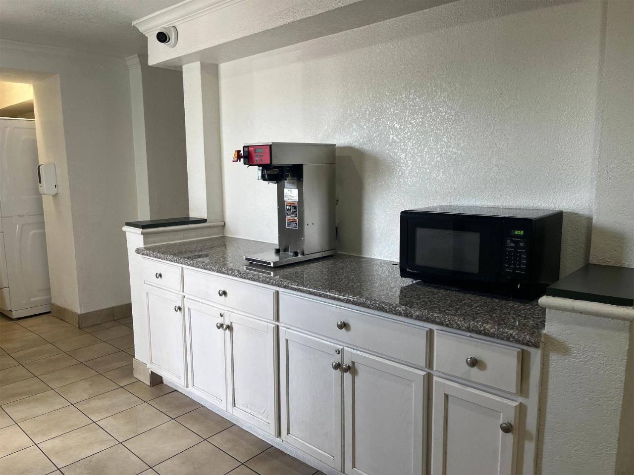 Studio 6 Studio 6 Suites Euless, TX – DFW West photo 2