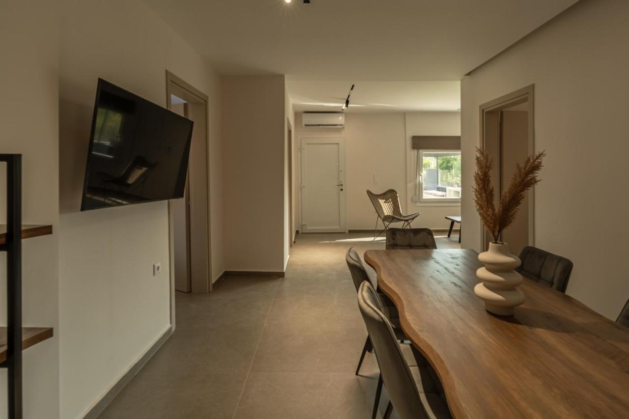 Elonea Villas, Luxury Villas and Studios in Kallikrateia Halkidiki with Garden, Veranda & BBQ - 3