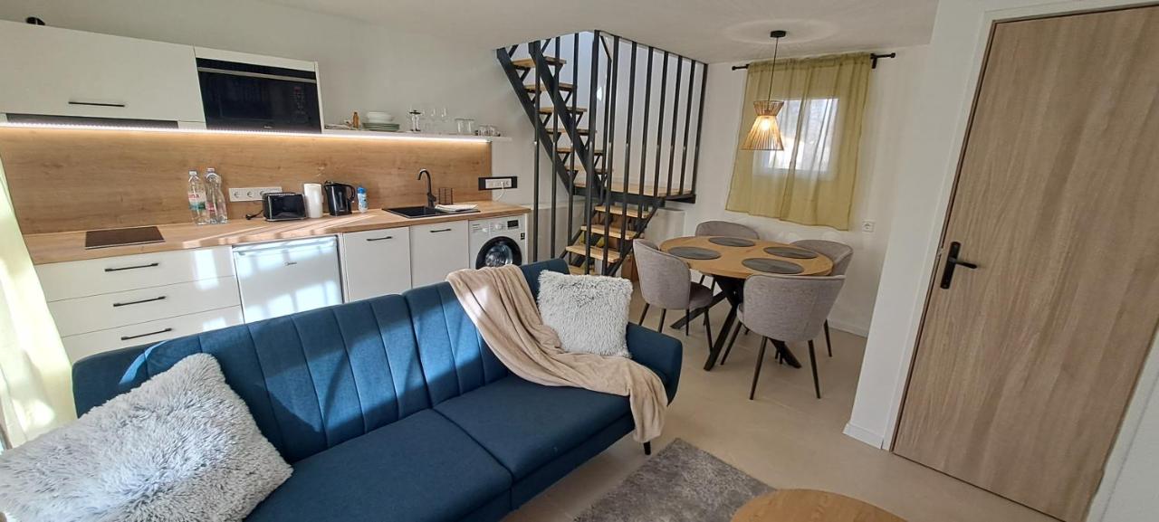 Blue Cottage - 2