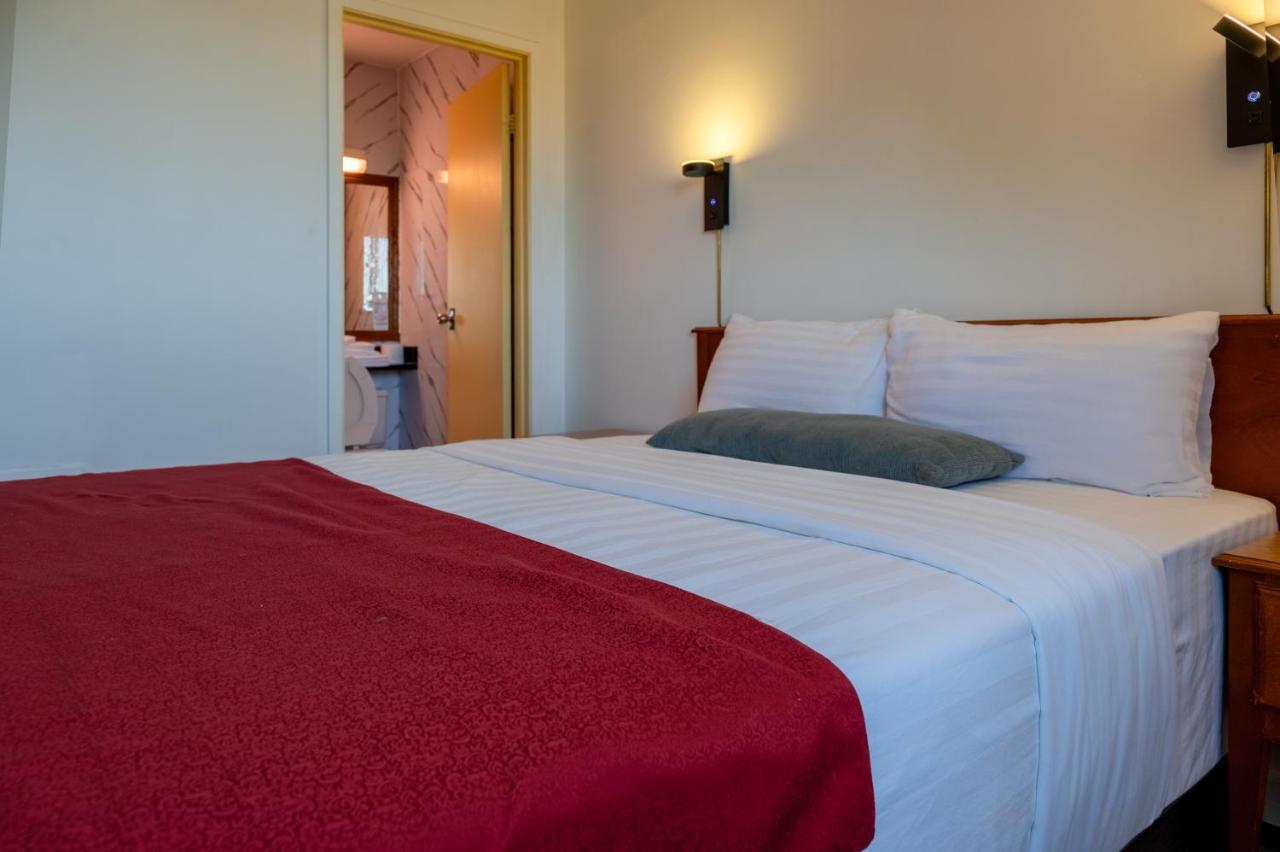 Hotel Cowansville photo 2