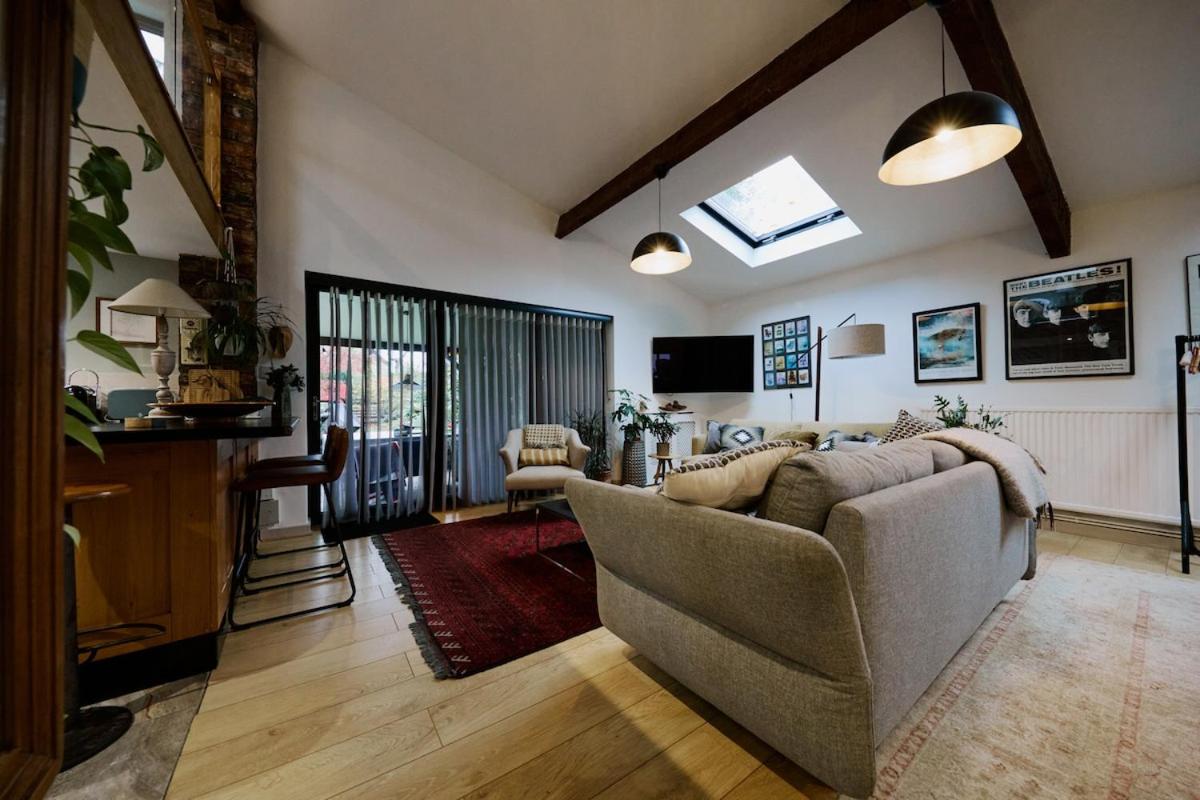 Private Luxury Open-Plan Barn Conversion - 4