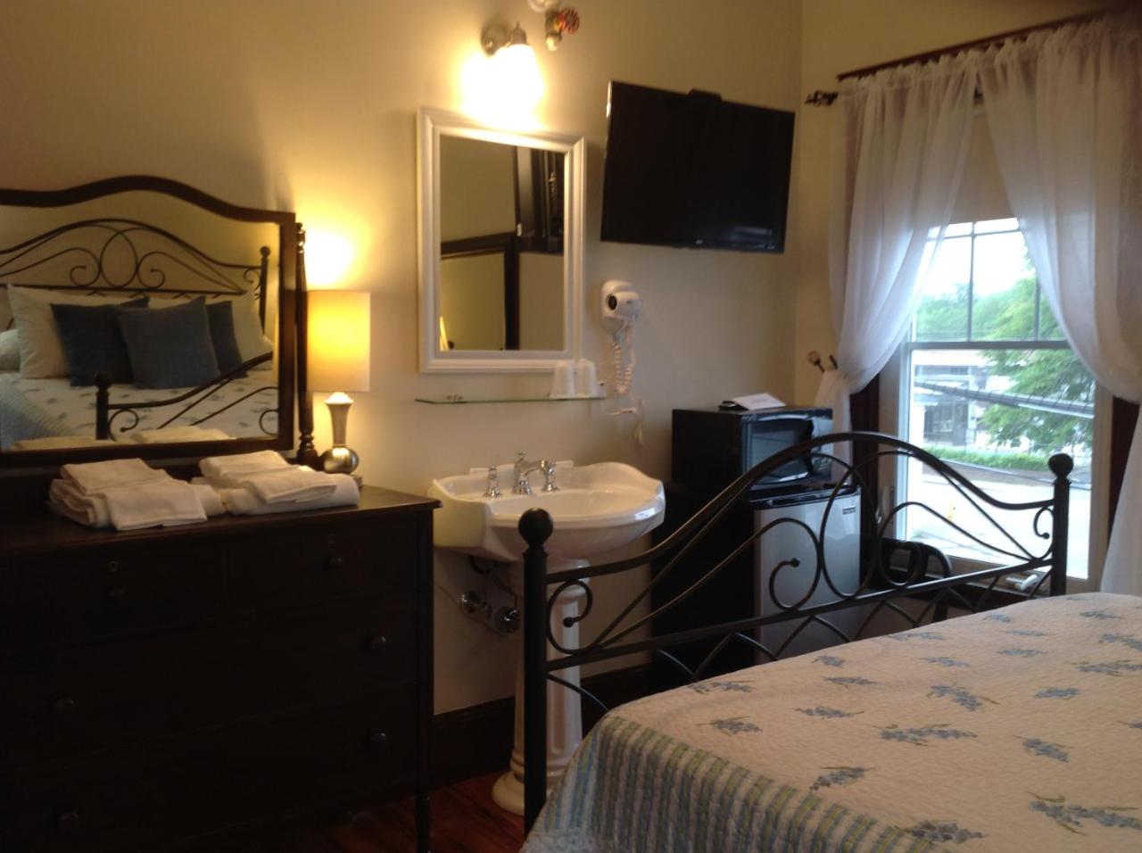 The Rebekah Inn photo 3