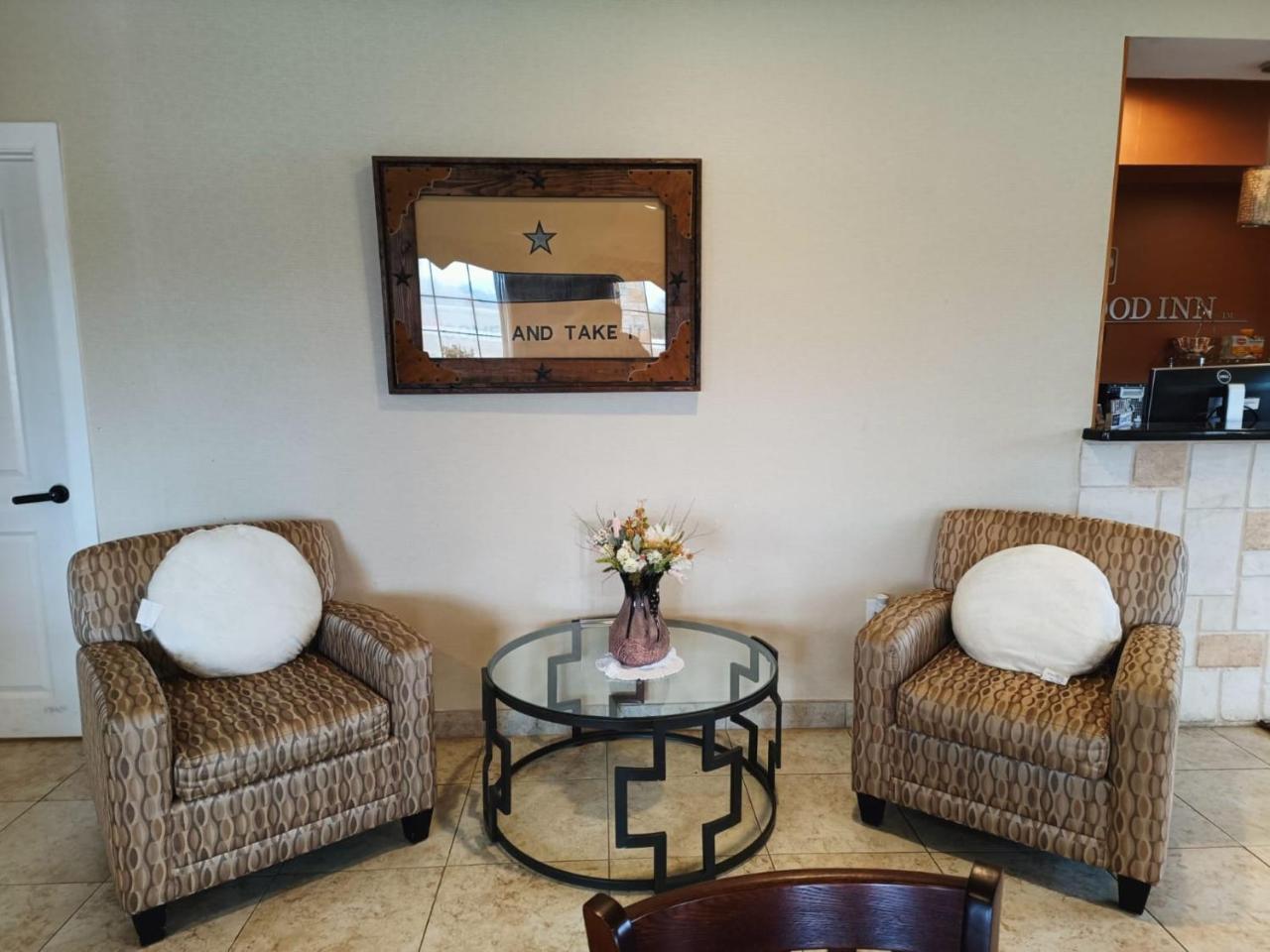 Westwood Inn Extended Stay Gonzales TX photo 4