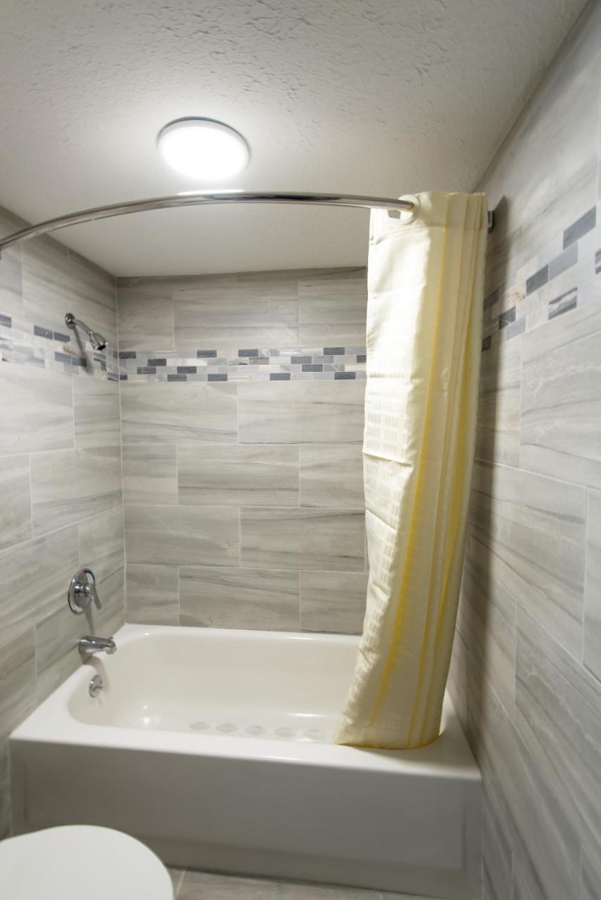 Regency Inn & Suites photo 3