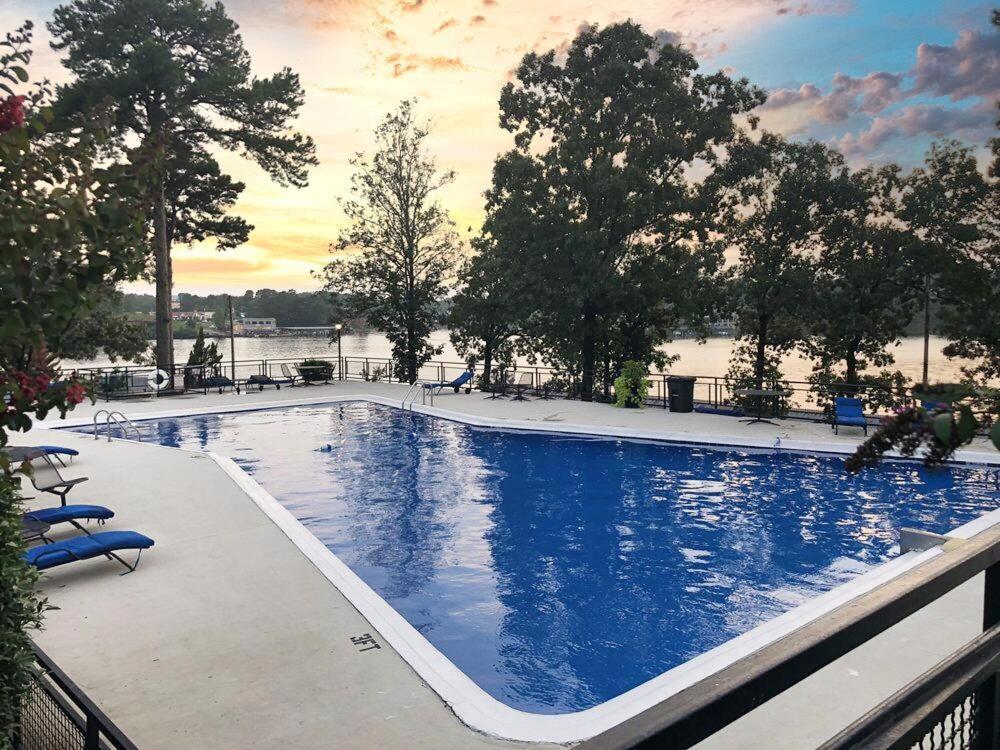 Utopia on Lake Hamilton - 3