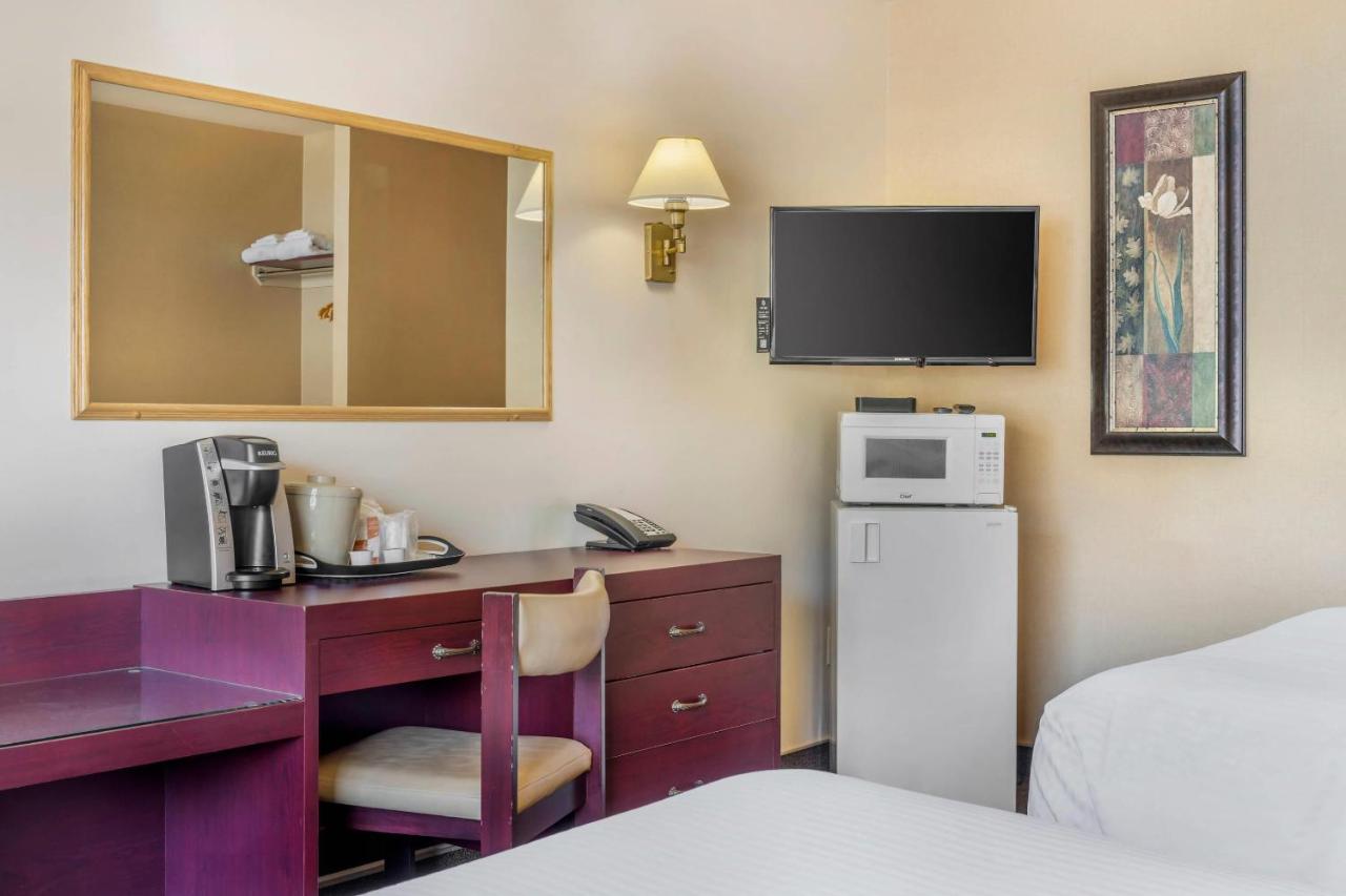 Rodeway Inn photo 4