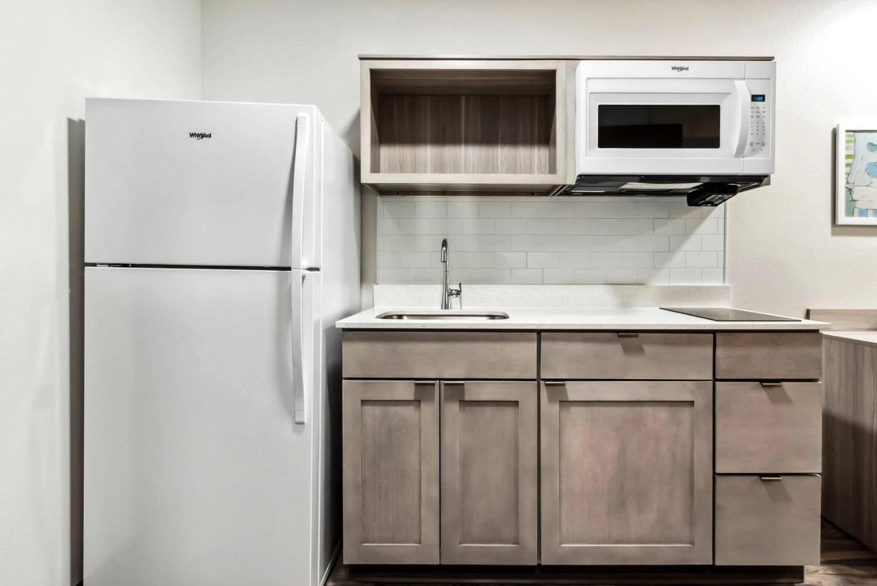 WoodSpring Suites Sumter near Shaw AFB photo 2