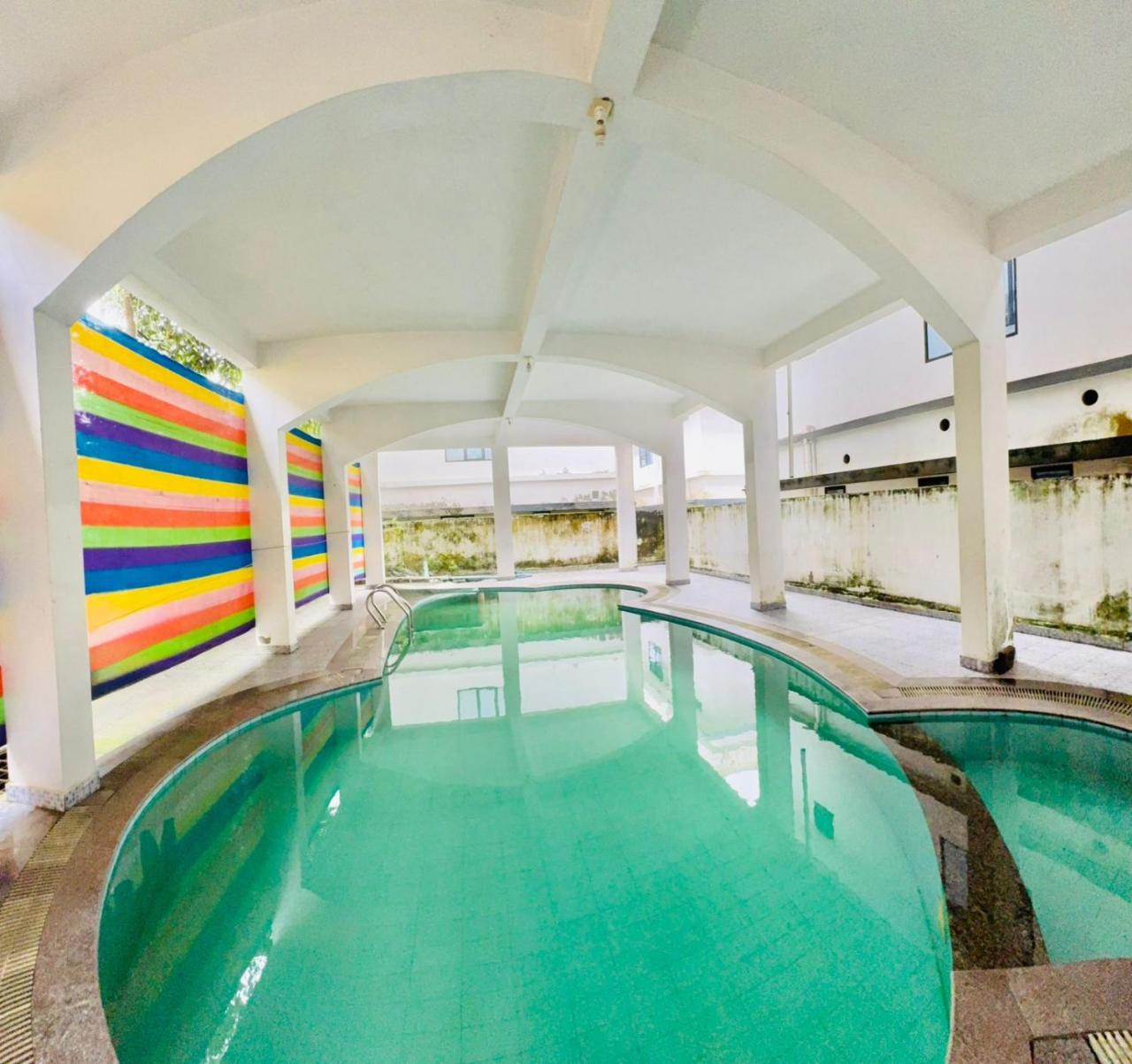 Airport villa photo 2