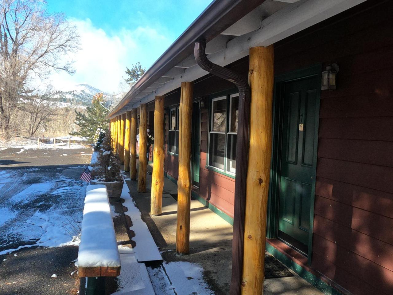 CREEKSIDE LODGE photo 3