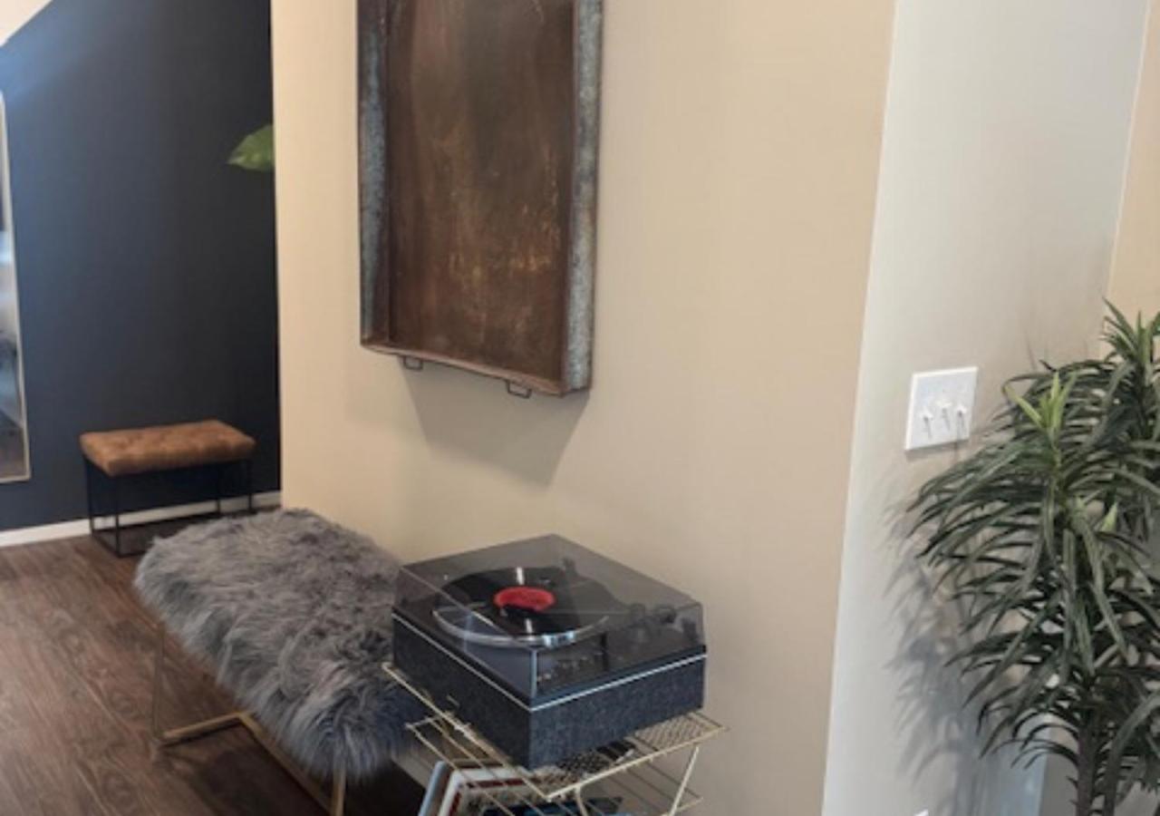 King Bed,Steps To Broadway, Free Garage Parking - 5