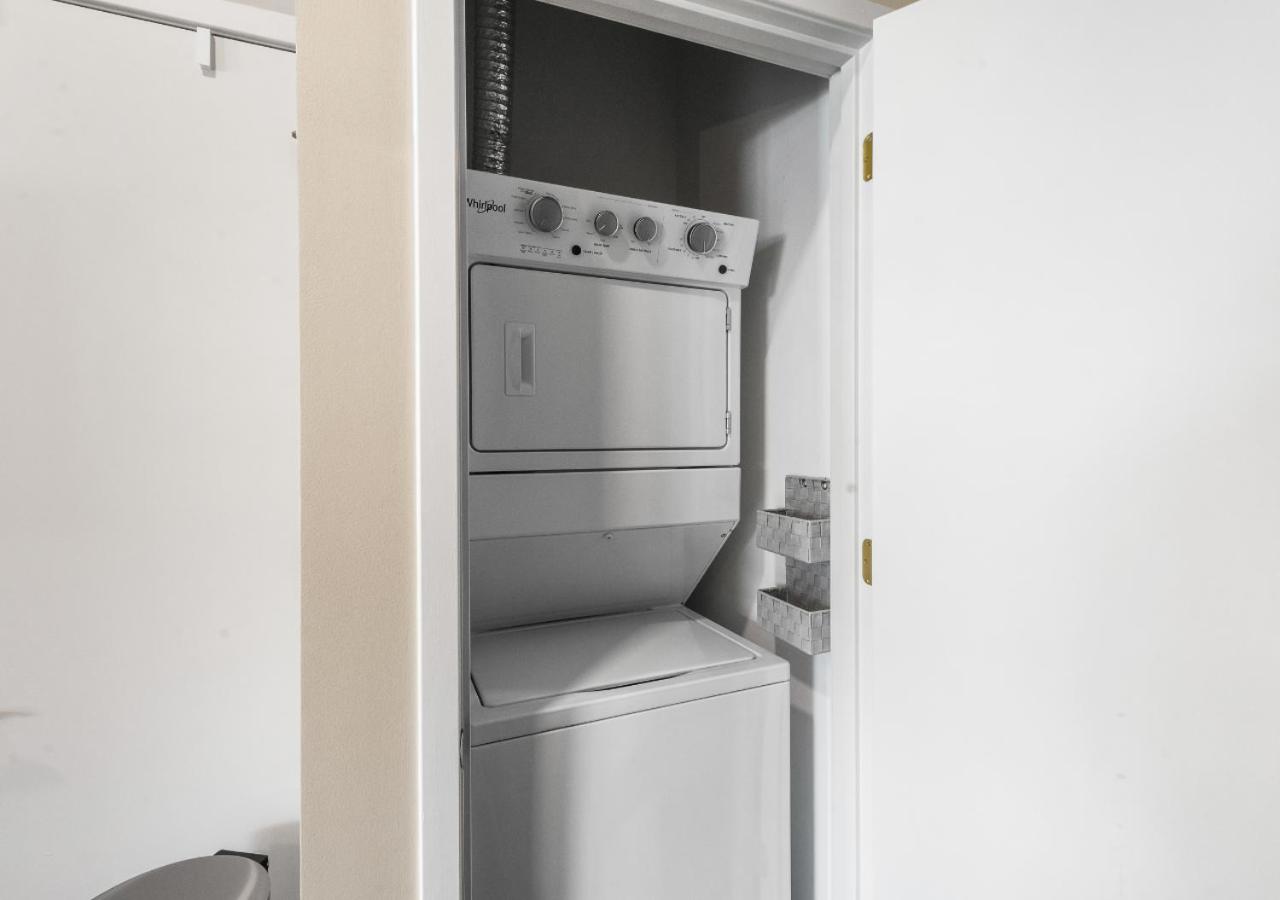 King Bed,Steps To Broadway, Free Garage Parking - 4