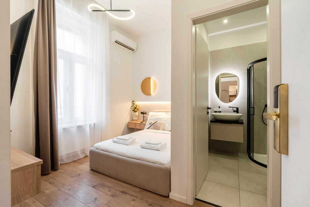 You Boutique Suites, Best Location by BQA photo 4