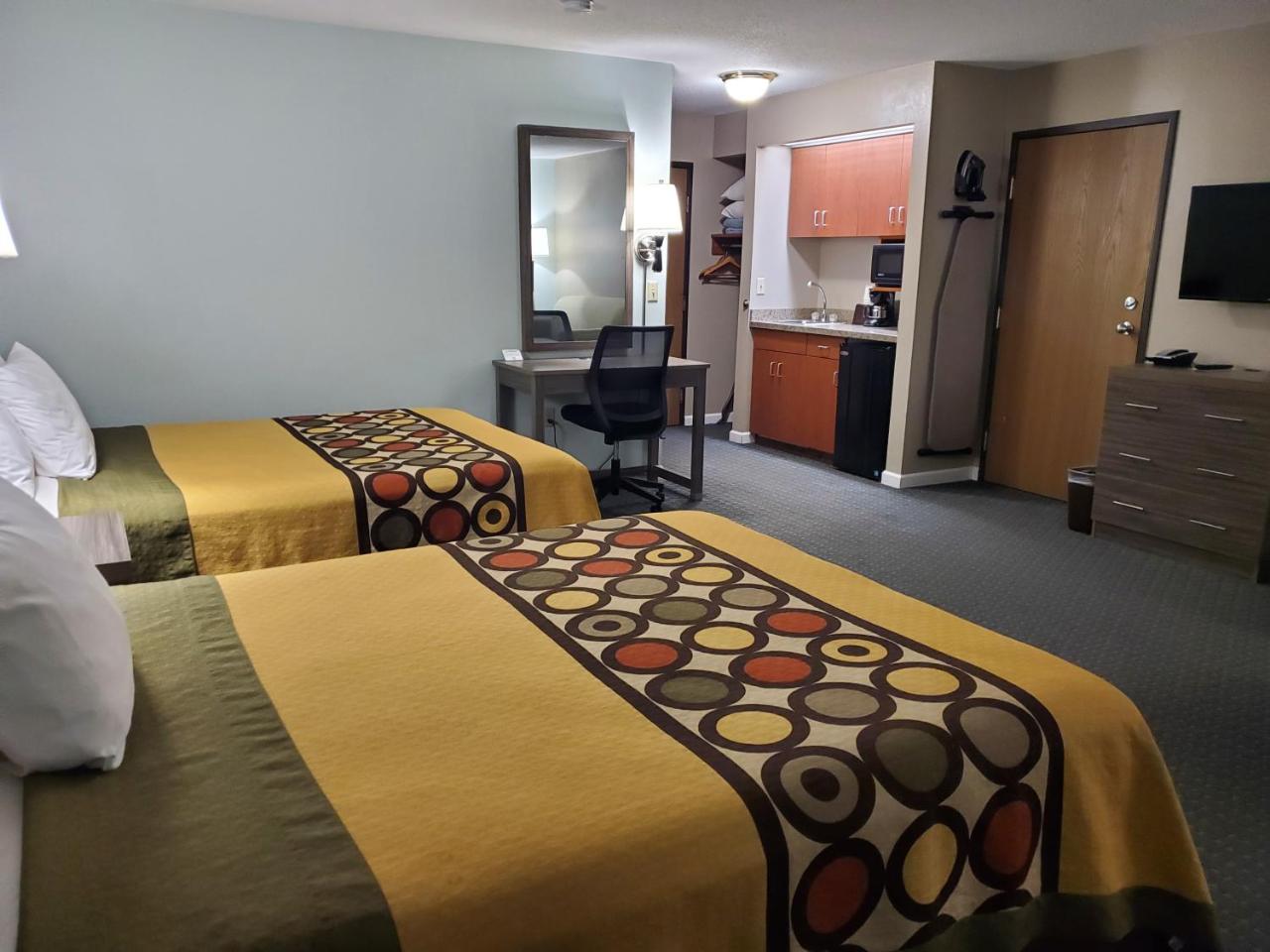River Hill Inn & Suites photo 2