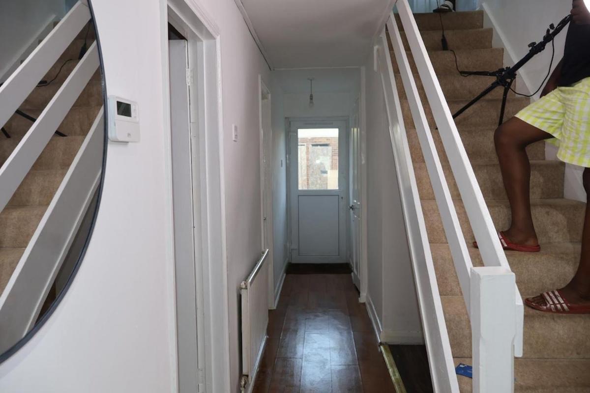 Homely three bedroom - 5