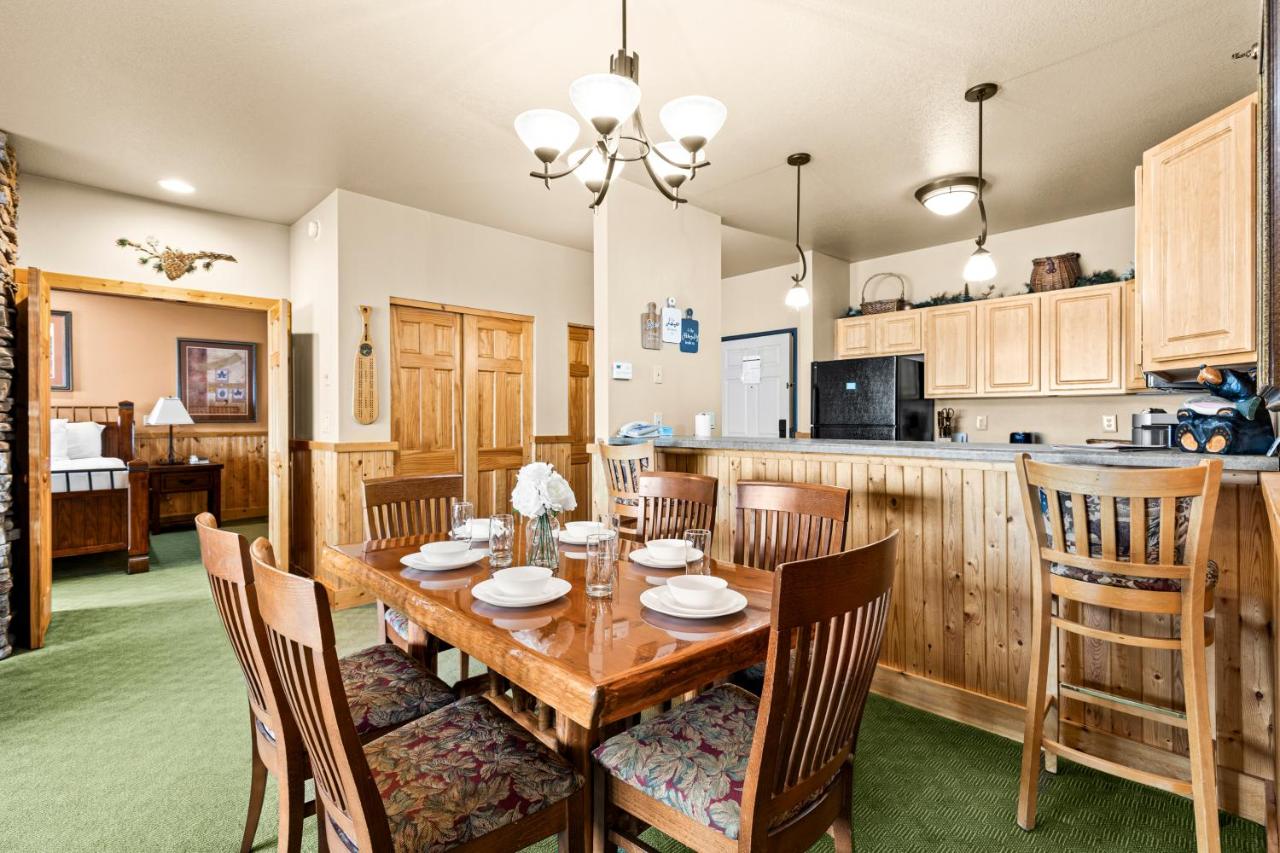 Amazing Superior Lake View Condo and Heated Pools - 6