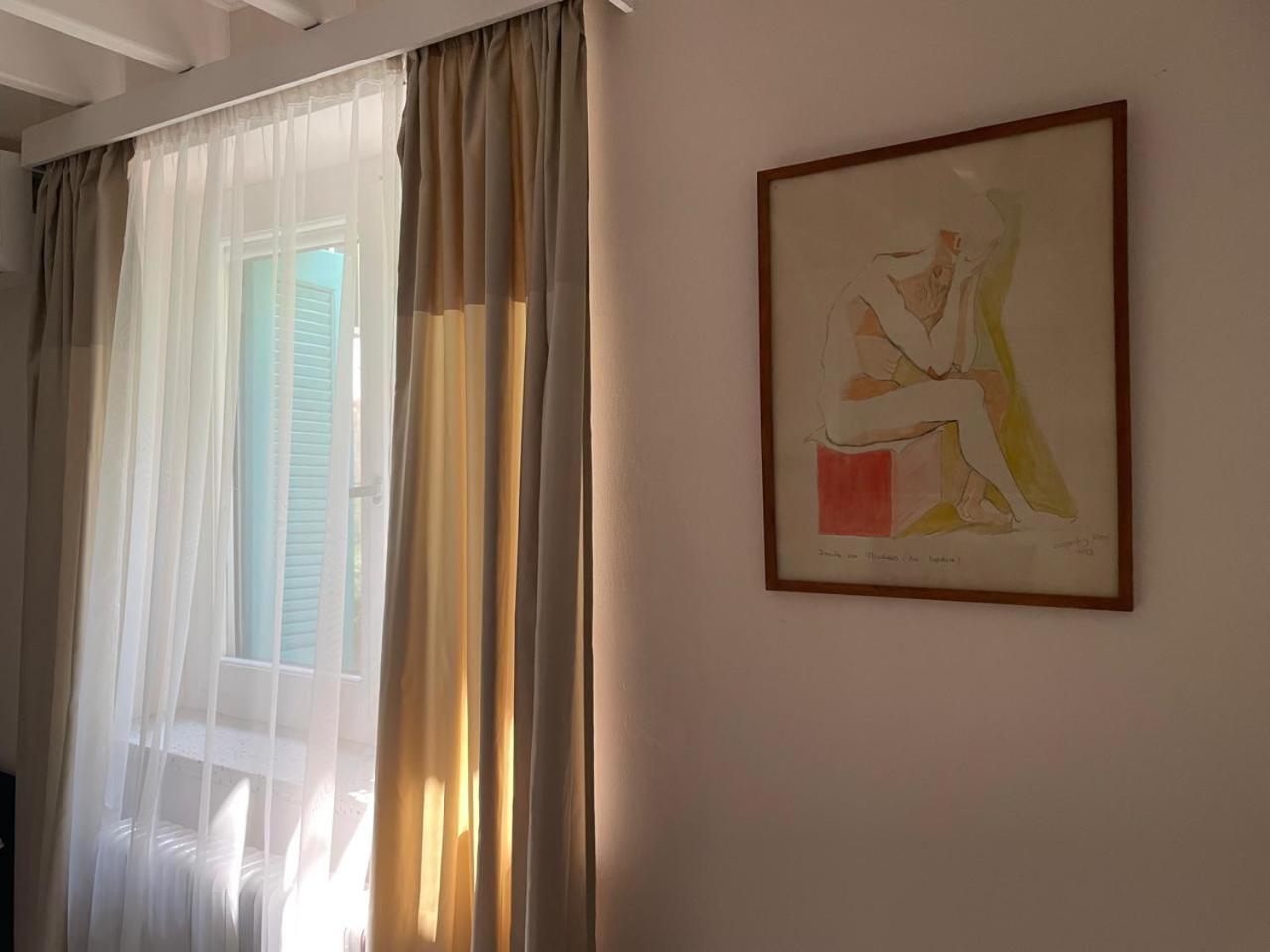Peculiar Garden Apartment - 4