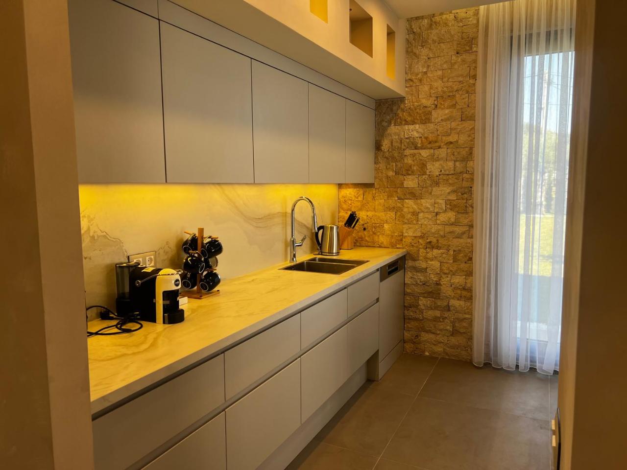 Modern 4BR & 3BR Villa with Pool, Near Portonovi - 6