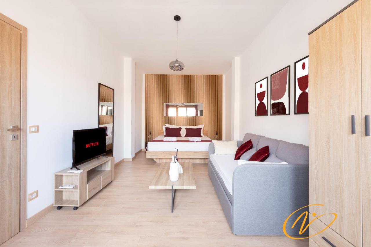 Nuccia Luxury Apartment and Suites - Terrace, bright glass lounge, 200mt to Metro-5min to Vatican, A-C - 5