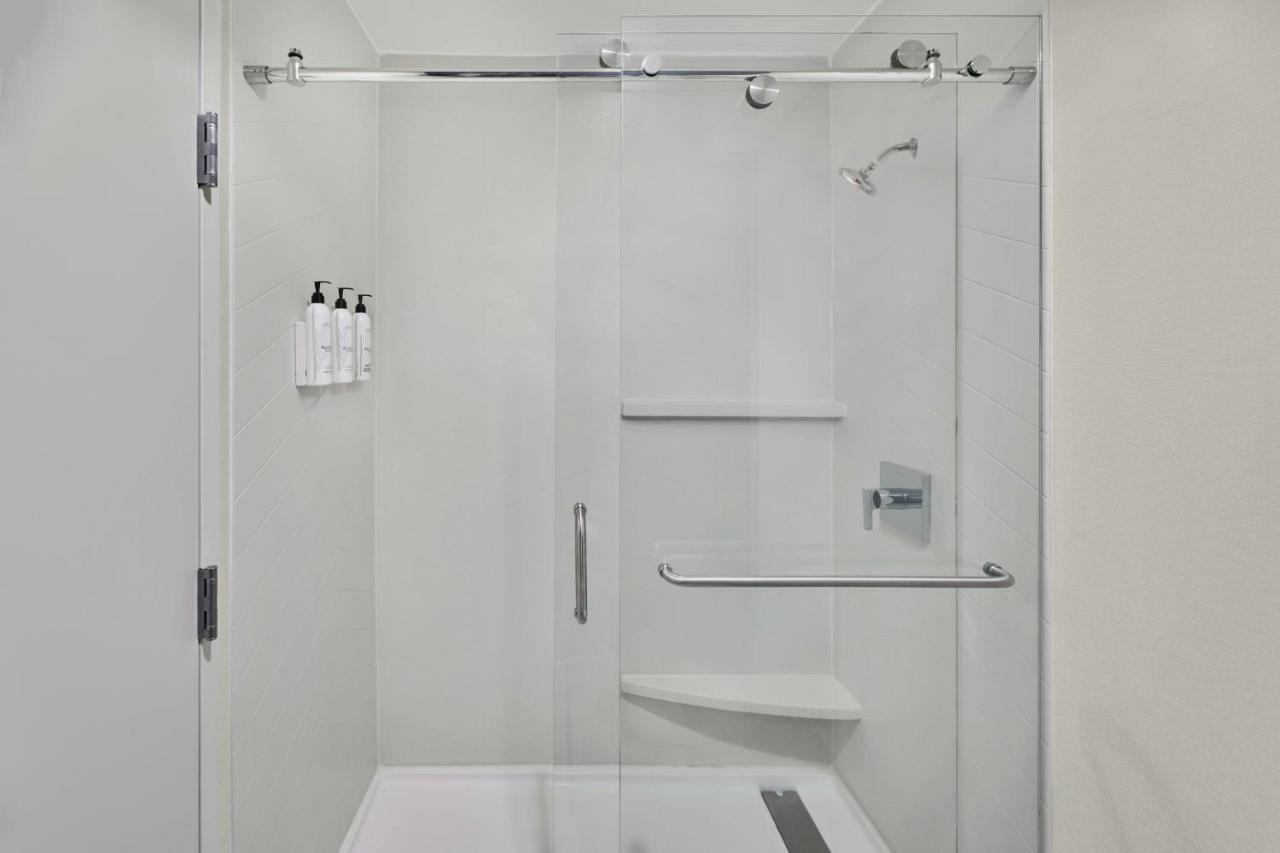 Fairfield Inn & Suites by Marriott Detroit Farmington Hills photo 4