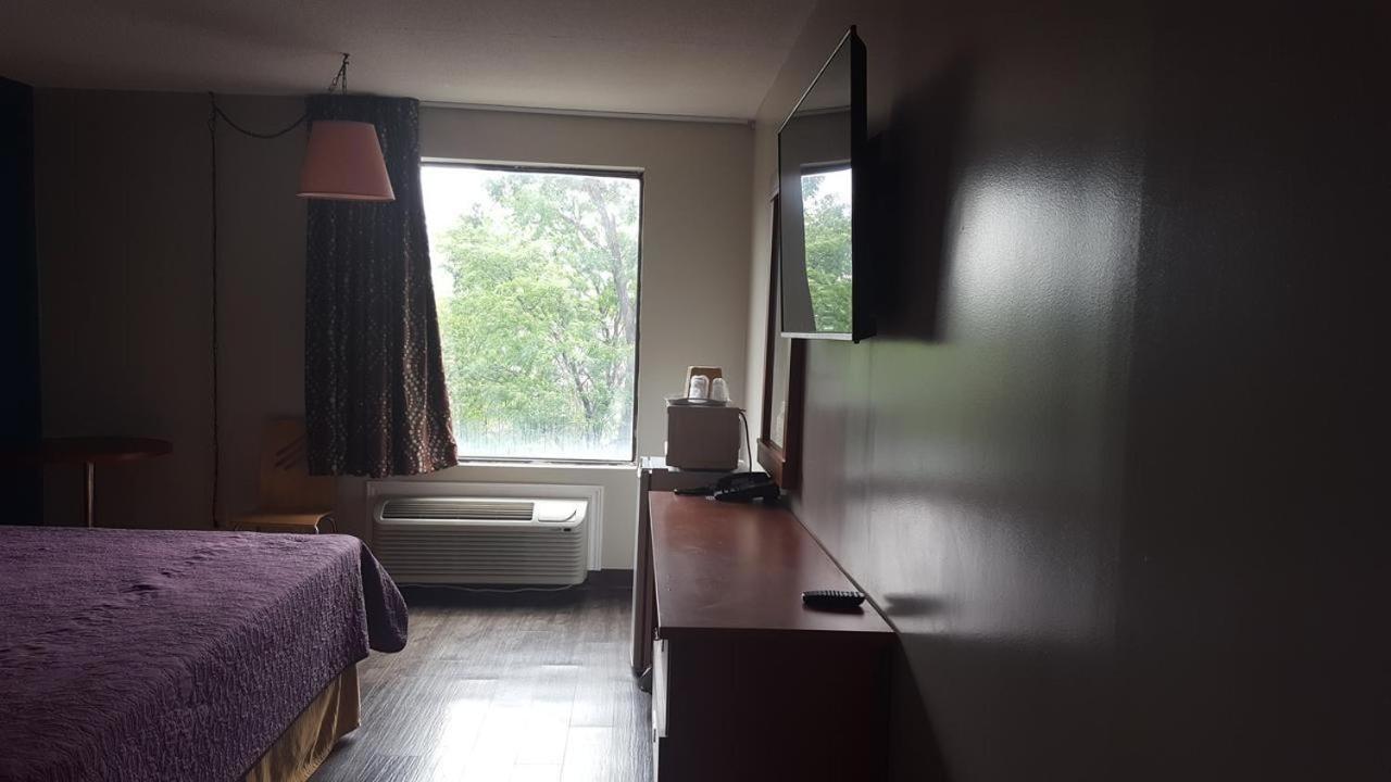 Avenue Motel photo 2