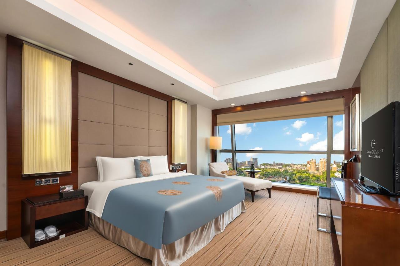 Grand Skylight International Hotel Shenzhen Guanlan, Near Metro Station, Huawei, Foxcnn, Shenzhen North Railway