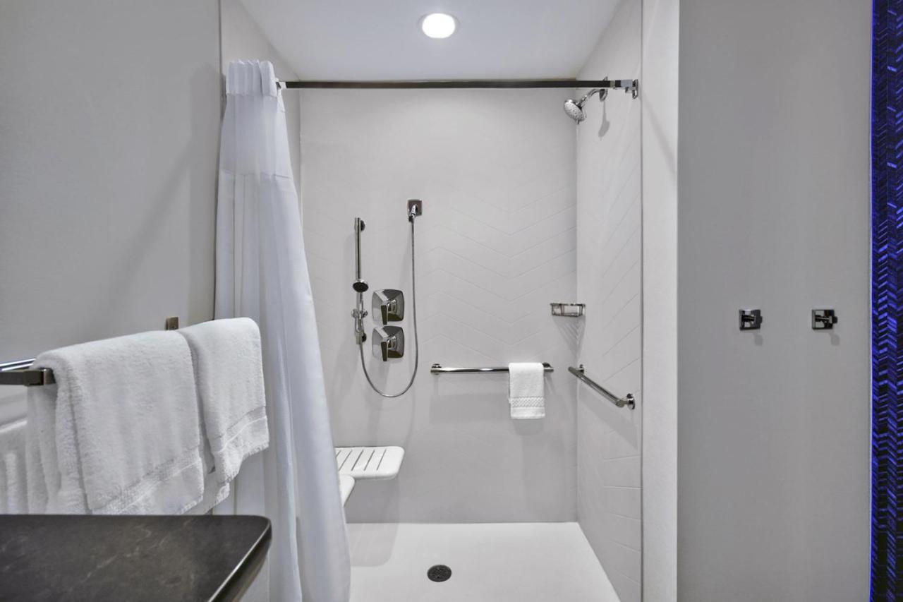 Fairfield by Marriott Inn & Suites Orlando at FLAMINGO CROSSINGS Town Center photo 4