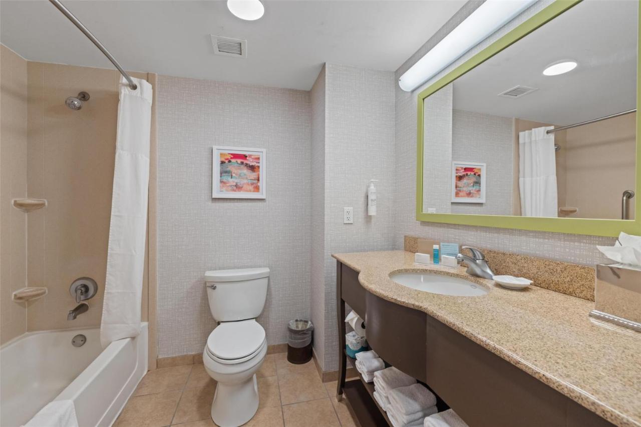 Hampton Inn & Suites Madera photo 2