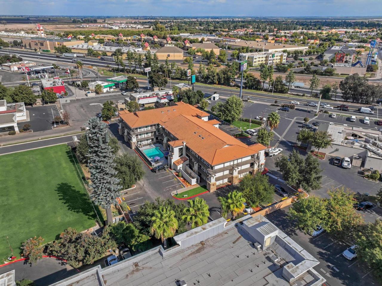 Photo - Hillstone Inn Tulare, an Ascend Collection Hotel
