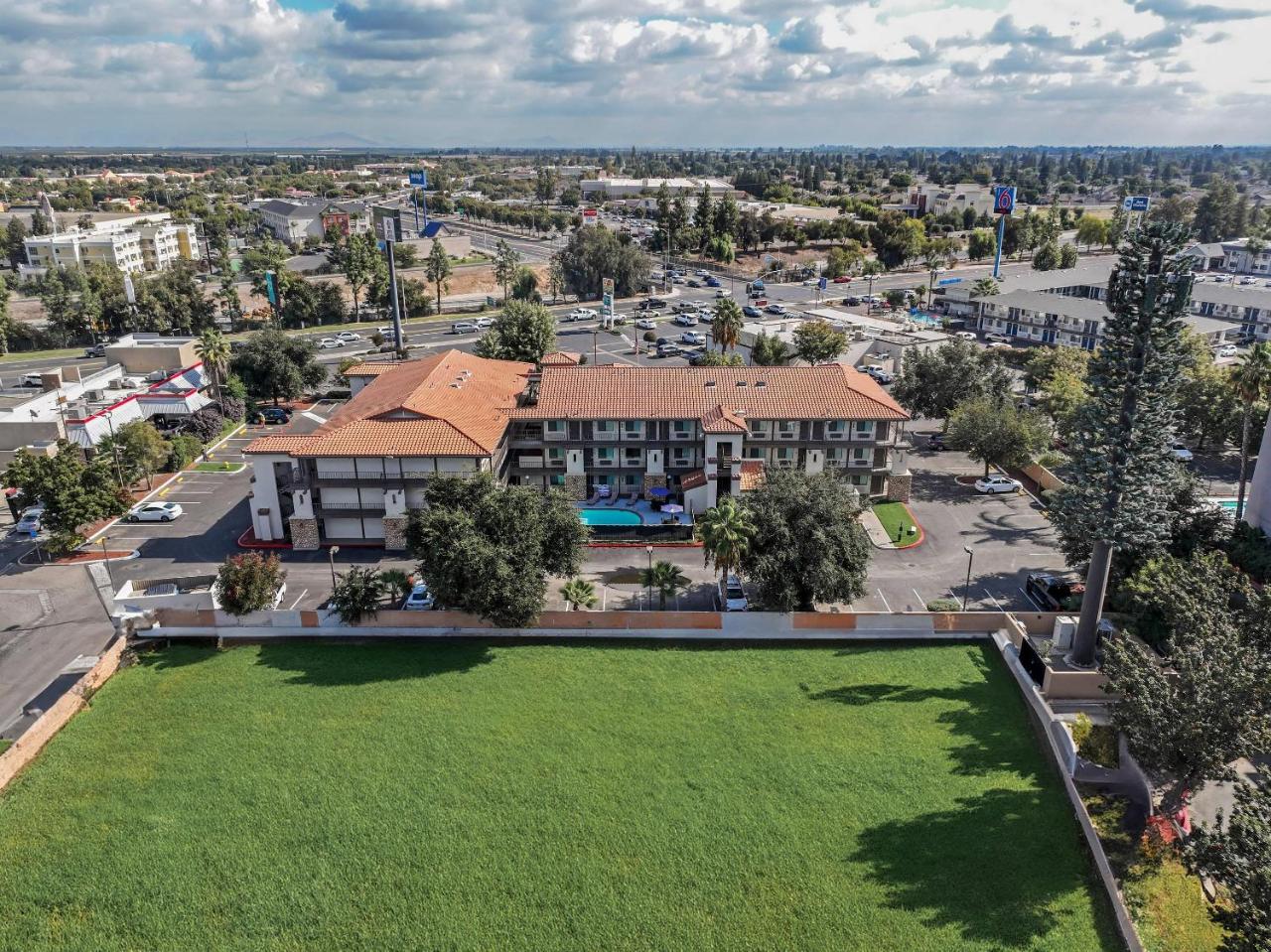 Photo - Hillstone Inn Tulare, an Ascend Collection Hotel
