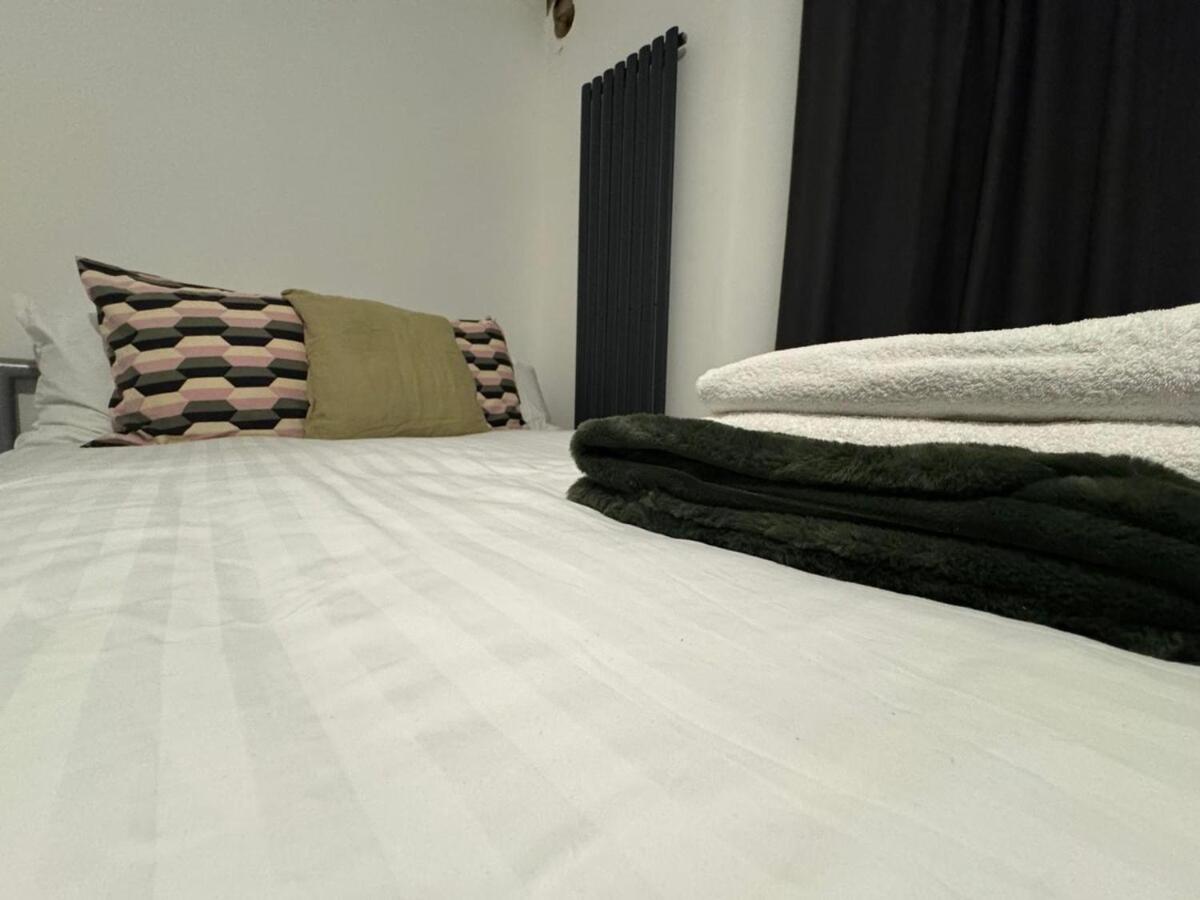 38LYW Large Ensuite Room – Stratford, London photo 2