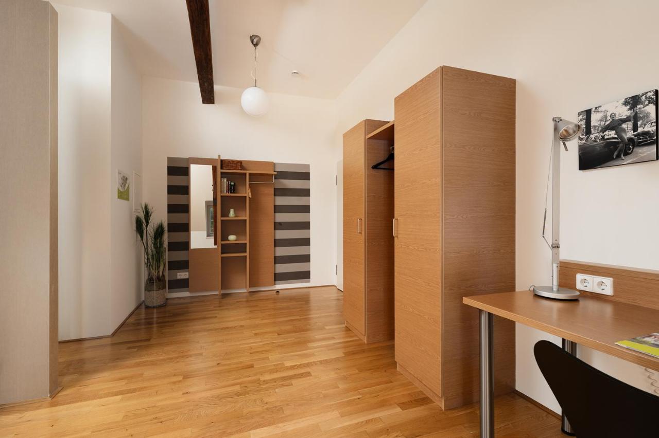 Hotel CampusZwei Komfortable Doppelzimmer & Apartments mit Küche Zentral in Ludwigsburg ideal für Business & Langzeitaufenthalte 24h Check in Kinder bis 14 Jahre übernachten kostenlos photo 2