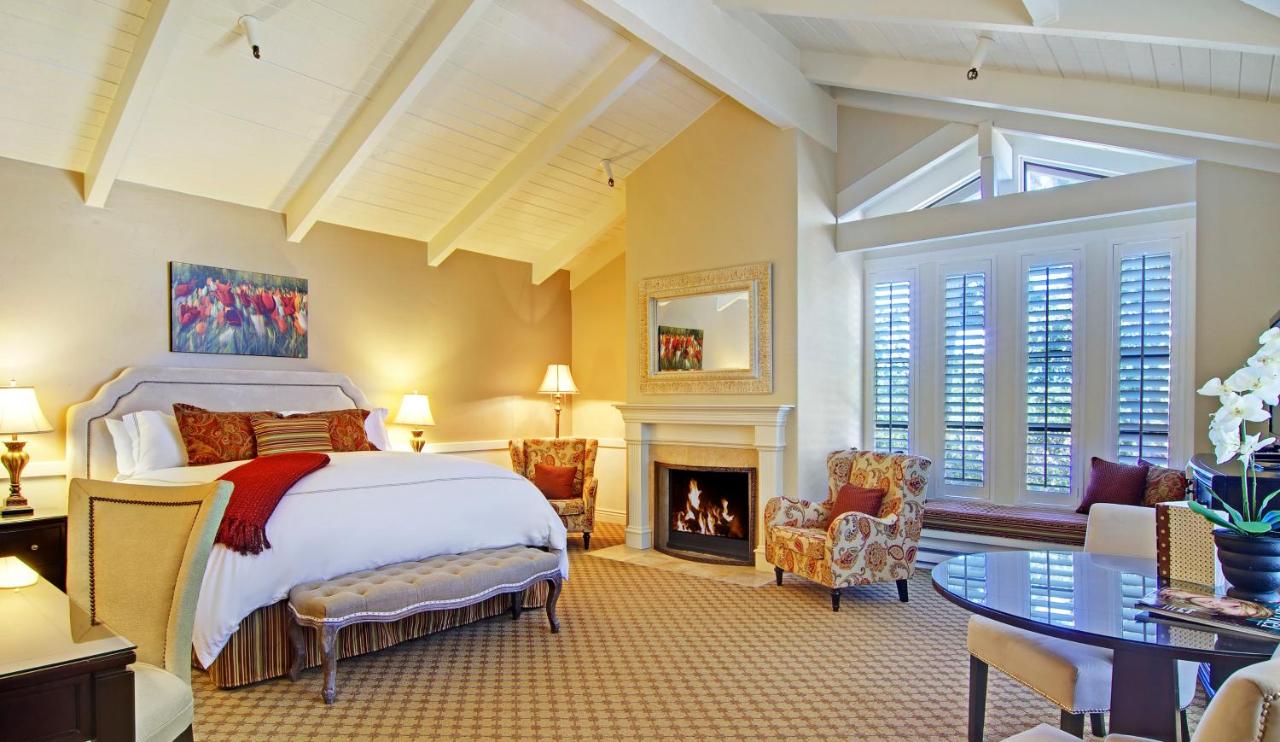 Carriage House Inn - 3