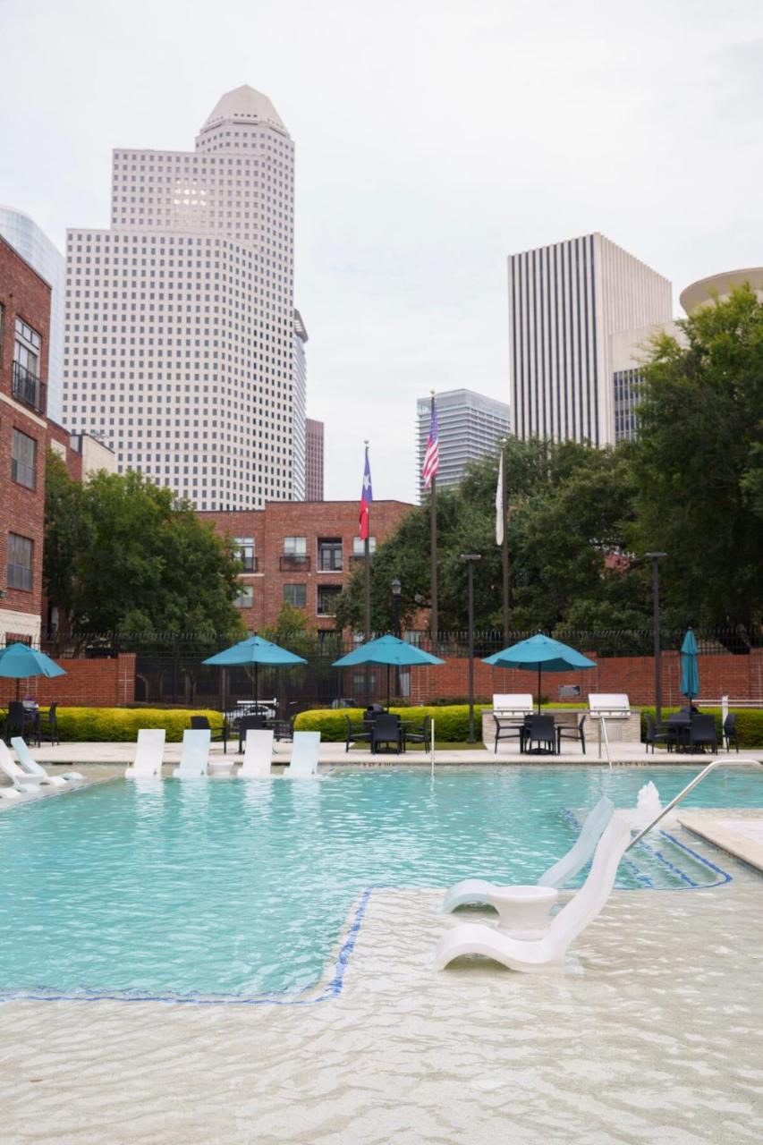 Close to Convention Center & Stadiums - 2