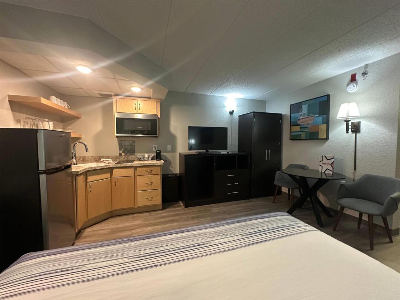 AmericInn by Wyndham Menominee photo 2