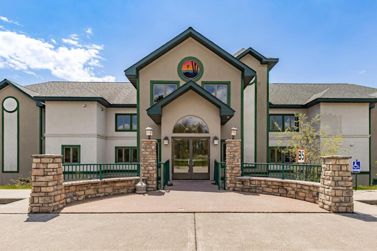 Majestic Lake Views 1BR King Suite and Heated Pools - 6