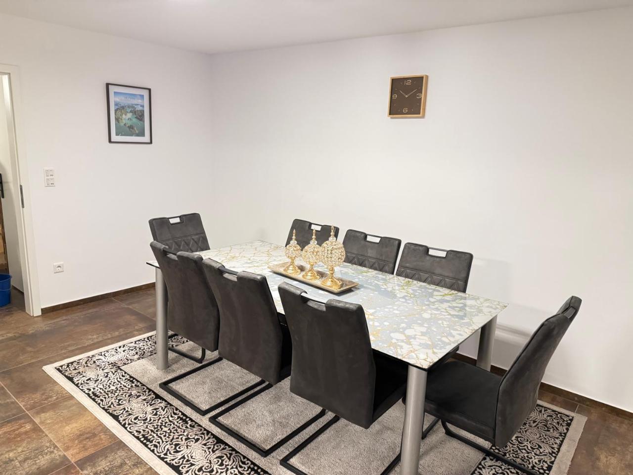 Deluxe Haus - 3