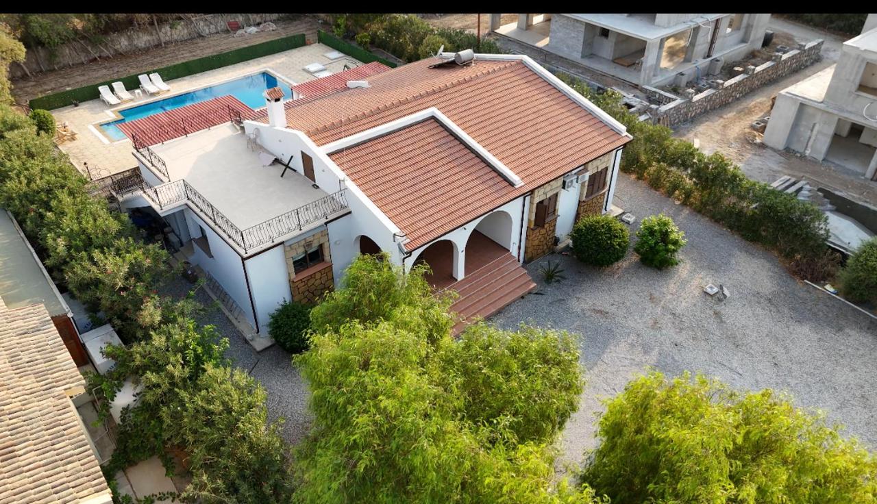 A Spacious Villa to Entertain - 3