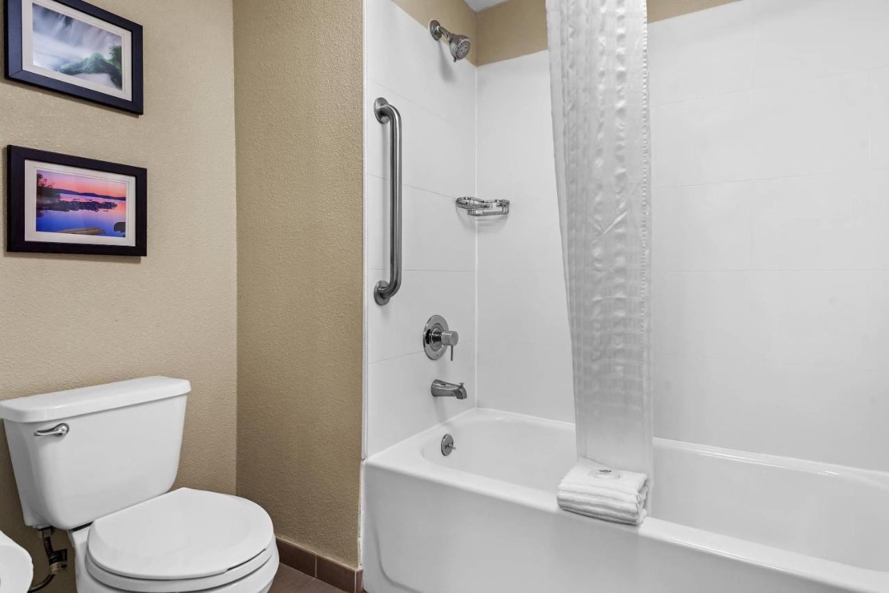 Comfort Inn Chambersburg North photo 2