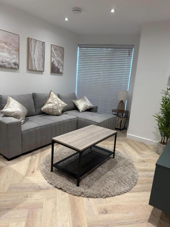 Unit 5 Luxury 1-BR Apartment,Secure Parking, Near Bramall Lane, Free Unlimited Wi-Fi - 3