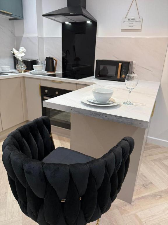 Unit 5 Luxury 1-BR Apartment,Secure Parking, Near Bramall Lane, Free Unlimited Wi-Fi - 6