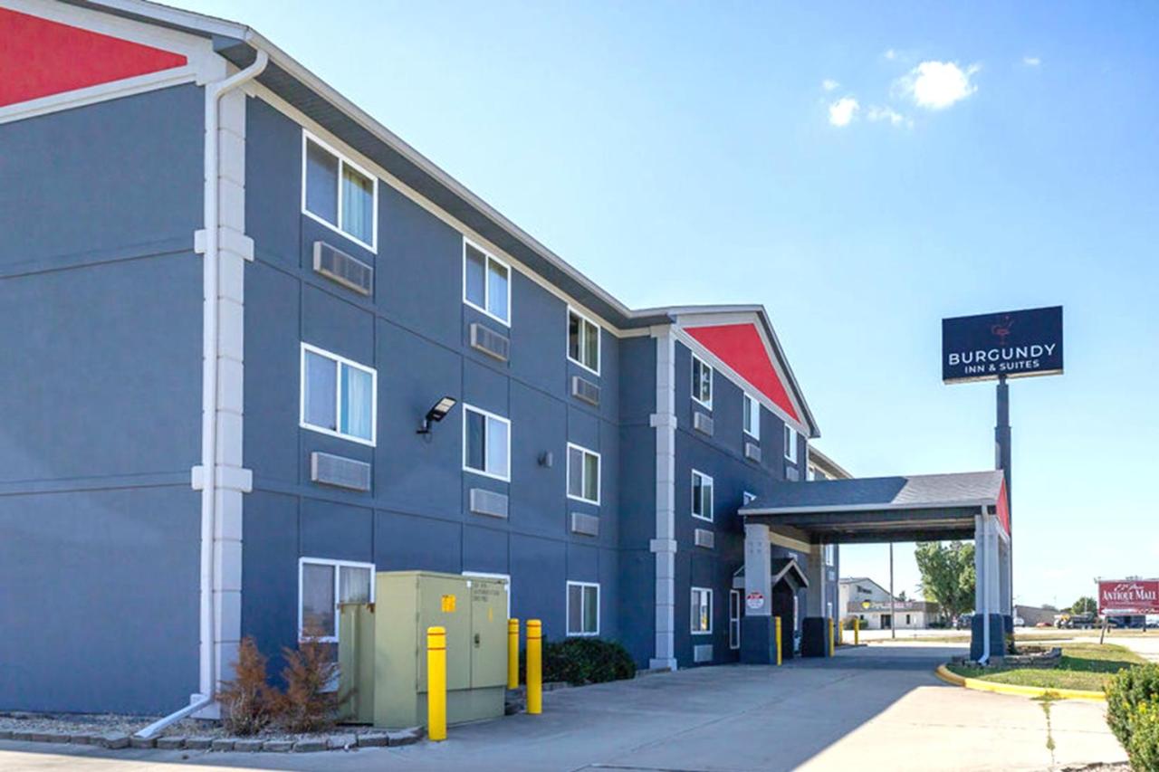 Burgundy Inn & Suites