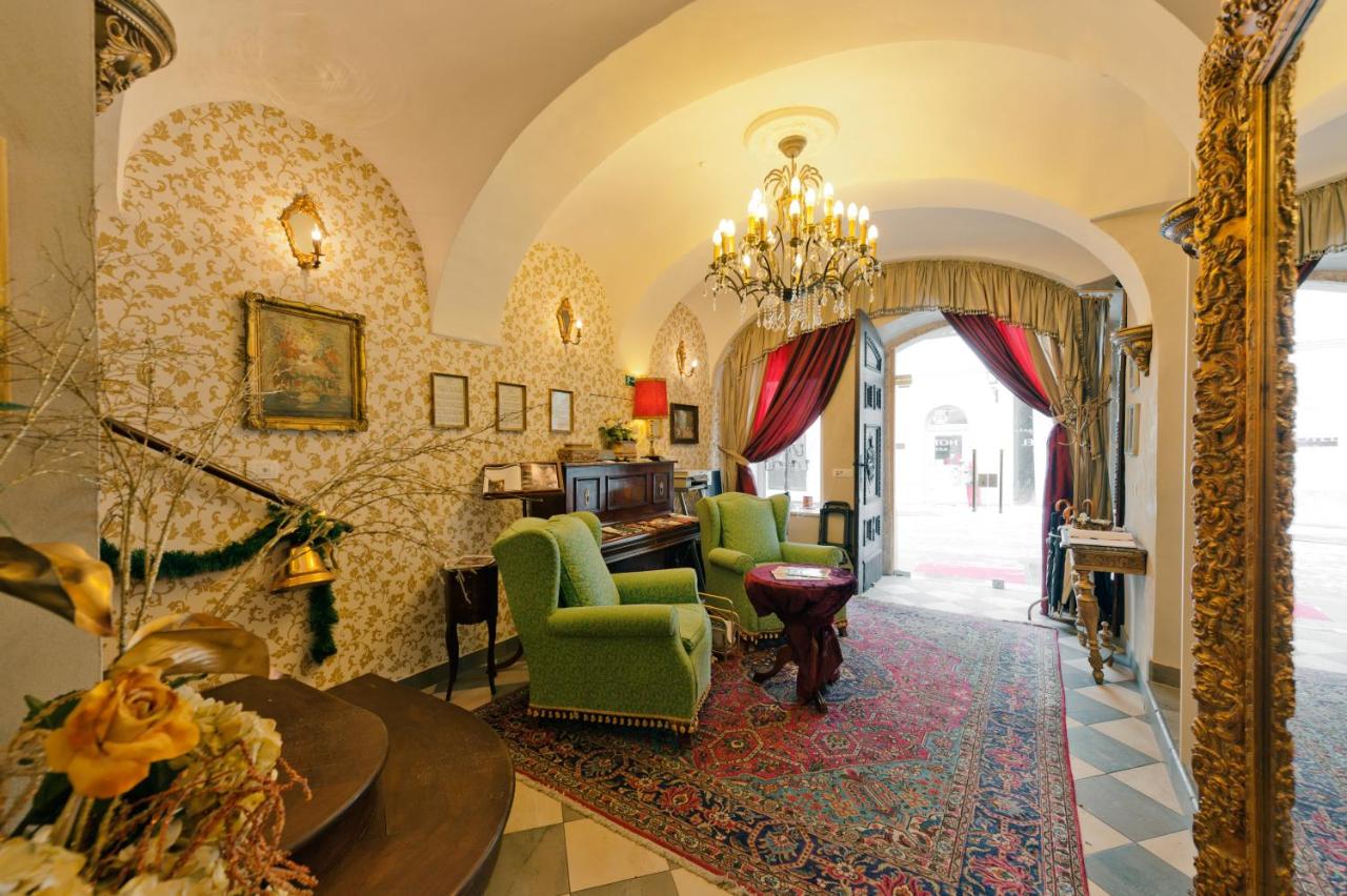 Allegro Hotel - 2