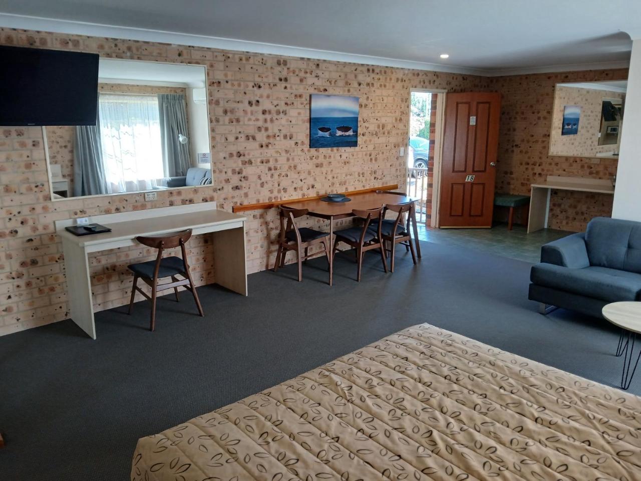 Cardiff Motor Inn photo 2