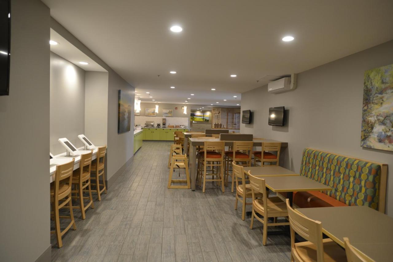 Country Inn & Suites by Radisson, Duluth North near Airport photo 2