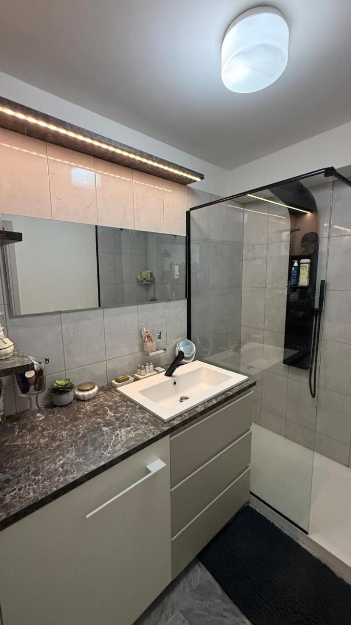 Modern apartment with sunny terrace - 6