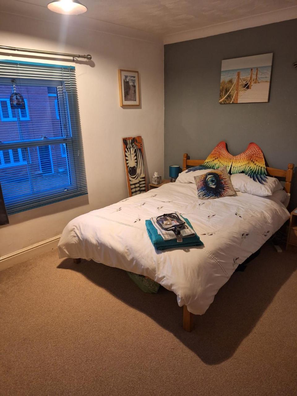 Double Ensuite in a colourful quirky terrace on a quiet leafy street - 3