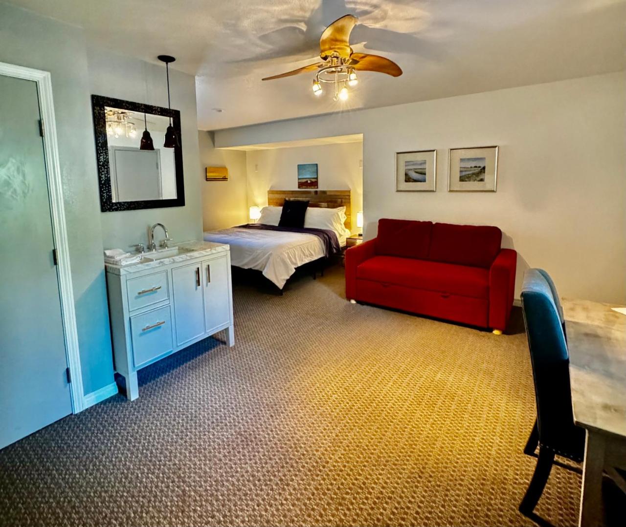 R3 Hotel LGBTQIA All Welcome Adults Only photo 3